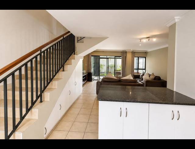 3 BEDROOM TOWNHOUSE FOR SALE IN MENLO PARK